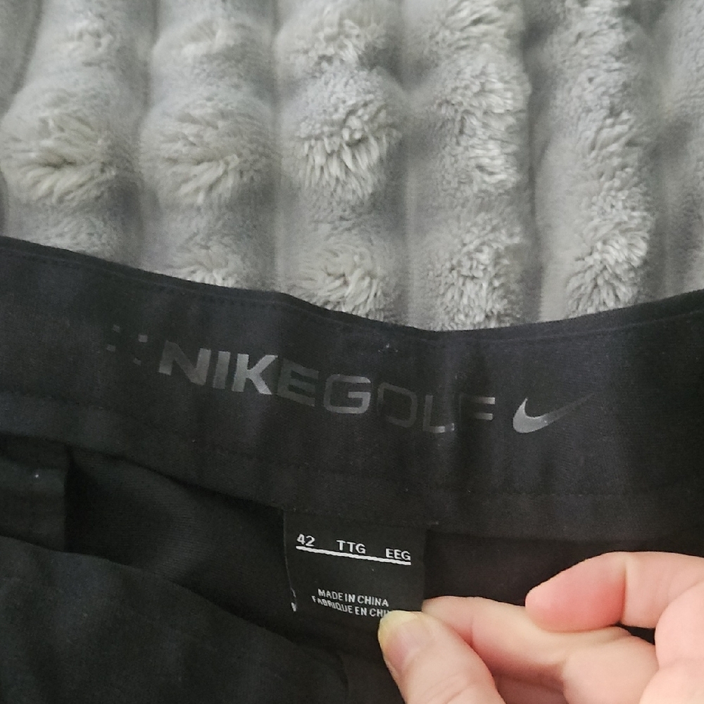 Nike Men's Black Golf Shorts  (Size 42) - Picture 2 of 4